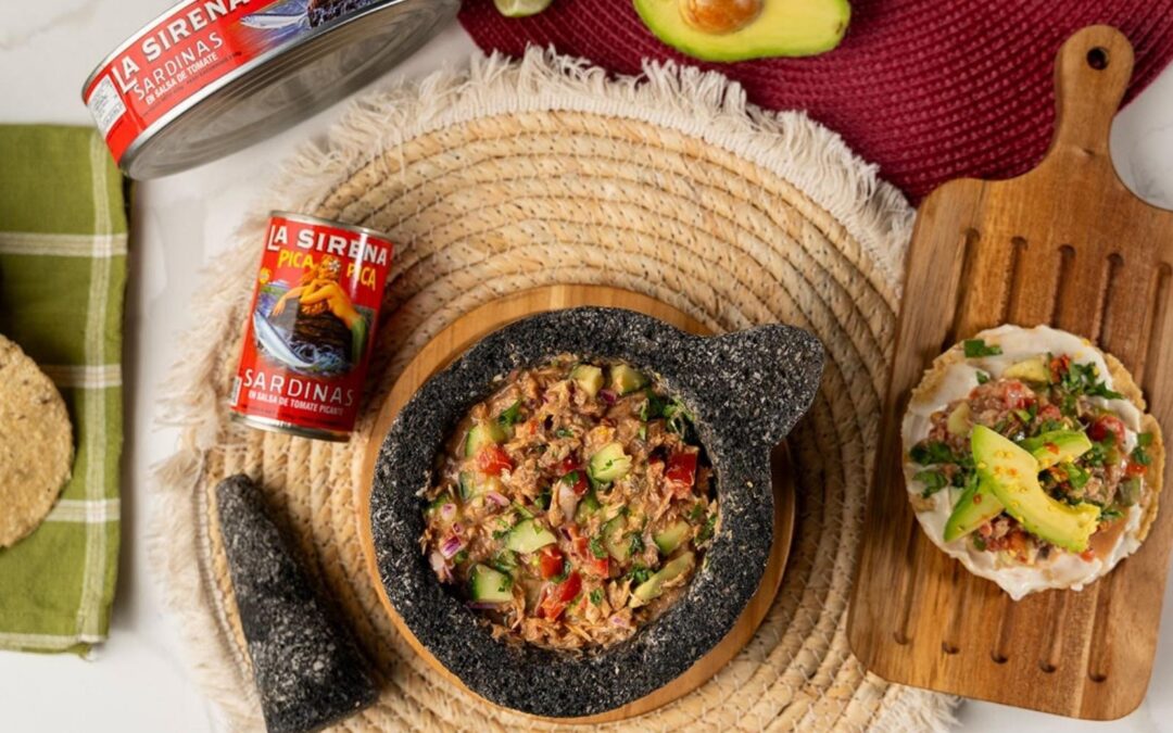 Tostadas de salpicón en molcajete